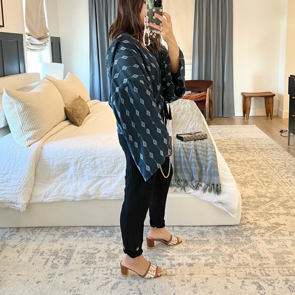 Indah Top - Picture 4 of 6